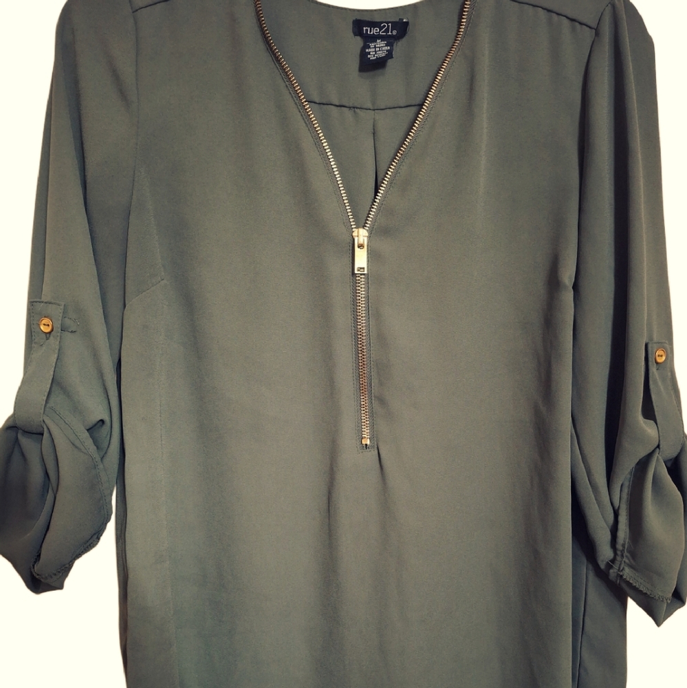 RUE 21 ARMY GREEN TOP